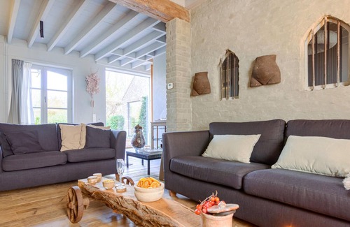Wijtschate House | Are you looking for a special vacation home with lots of comfort, then this beautiful country house