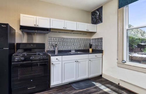 New Castle Apartment | Area 51 Suite at The Ore House Inn