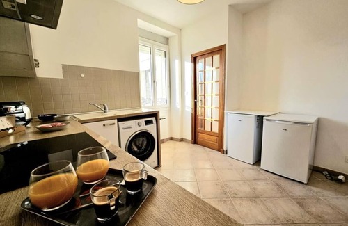 Nimes City Centre Apartment | Arena - view of the Arena