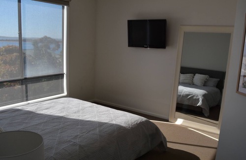 Port Lincoln House | Argia Fully Self Contained, Family Sized Holiday Home, With Views of Proper Bay