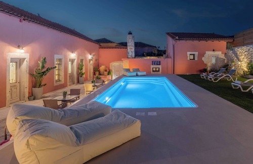 Archanes Apartment | Arhontiko Arhanes Dimitra Suite - Gem with Pool