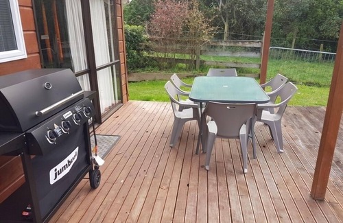 Pukehangi Cabin | Arias Farm CABIN Rotorua + Hot Spa - 2 Bedrm farm accom in suburbs