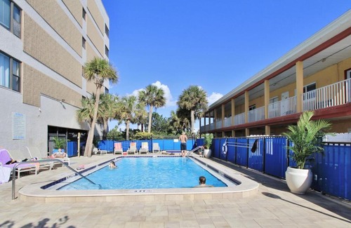 Madeira Beach Apartment | Arie Dam 301