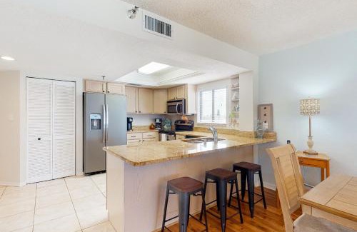 Madeira Beach Apartment | Arie Dam 301