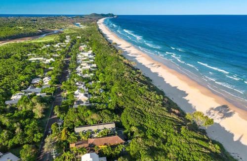 Suffolk Park House | Ariels on the Beach - 4 BR beachfront home w. pool