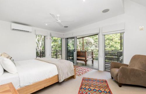 Suffolk Park House | Ariels on the Beach - 4 BR beachfront home w. pool