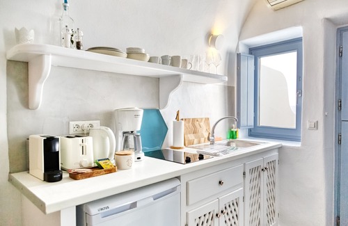 Oia House | Aris Caves