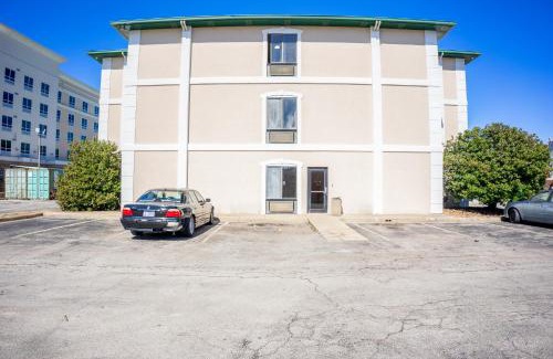 Jonesboro Hotel | Ark Suites By OYO Jonesboro I-555