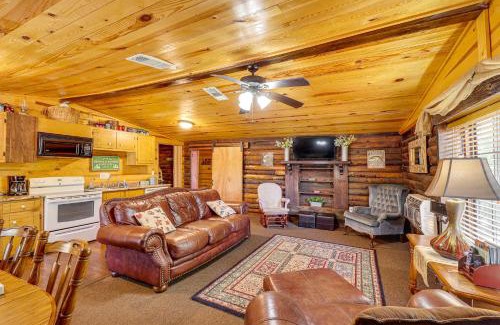Murfreesboro House | Arkansas Log Cabin Rental Near Lake Greeson!