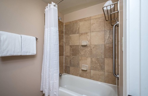 Court House Hotel | Arlington Court Suites, a Clarion Collection Hotel