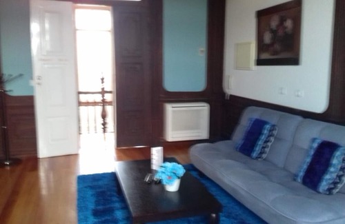 Armamar House | Armamar Family Room