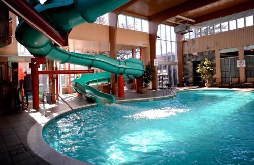 Saint-Laurent Hotel | Armon Plaza Montreal Airpt, Trademark Collection by Wyndham