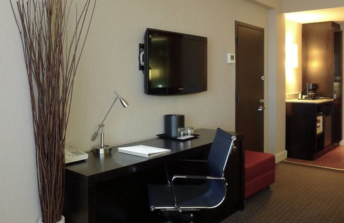 Saint-Laurent Apartment | Armon Plaza Montreal Airpt, Trademark Collection by Wyndham
