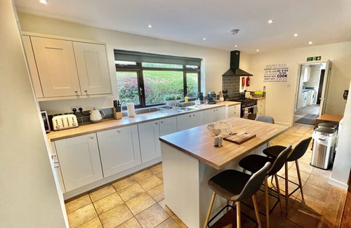 New Forest District House | Arniss New Forest - Eight Bedroom House, Sleeps 20