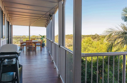 Aroona House | Aroona Family Retreat with Coastal Views