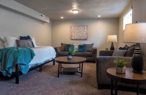 Taylorsville House | Around The Bend Bungalow - Large Groups Welcome.