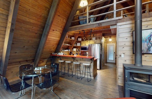 Hochatown Cabin | ARROW HOUSE -Modern Luxury A Frame at the Entrance of Beavers Bend