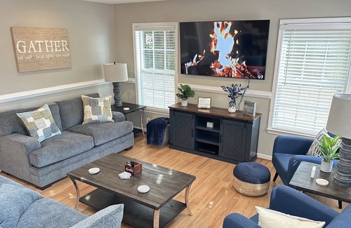 Jackson House | Arrow Point Retreat on Jackson Lake - Updated new furnishings - Amazing Sunrises