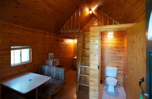Marquette County Resort | Arrowhead Camping Resort Loft Cabin 22