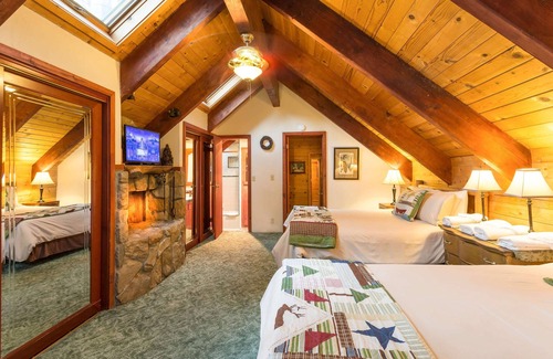 Twin Peaks Hotel | Arrowhead Pine Rose Cabins
