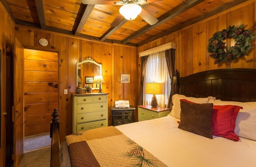 Twin Peaks Hotel | Arrowhead Pine Rose Cabins