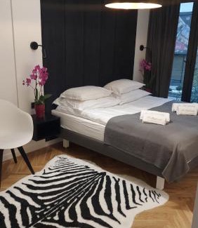 Srodmiescie Apartment | Art Apartamenty II Basen & SPA w CENTRUM z Balkonem, Faktura VAT