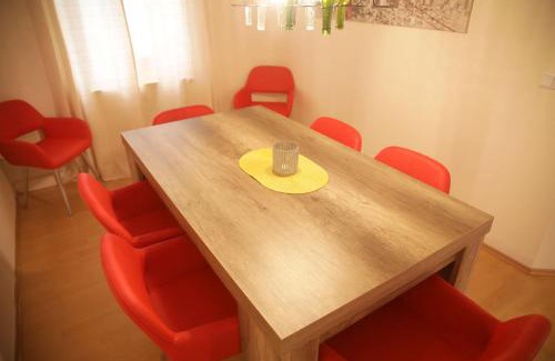 Sandershausen Apartment | Art City-Studios Kassel 4 und 8, groß, modern, citynah, je 3 Schlafzimmer, kostenfreie Parkplätze, Süd-Balkons, ruhig, Herkulesblick