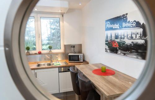 Sandershausen Apartment | Art City-Studios Kassel 6 und 9 mit 2 Schlafzimmern, groß, modern, citynah, kostenfreie Parkplätze, Süd-Balkons, ruhig, Herkulesblick, voll ausgestattet