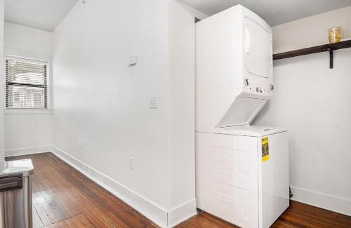 Downtown Omaha Apartment | Art Deco Dream Chic 1BR in Midtown