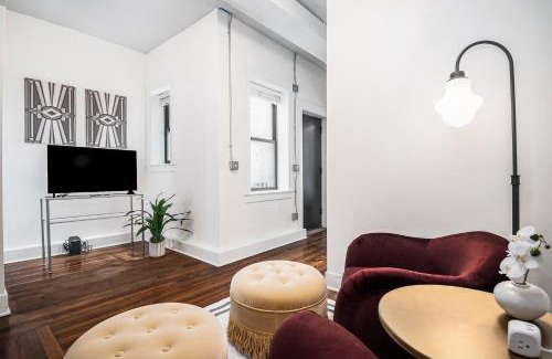 Downtown Omaha Apartment | Art Deco Dream Chic 1BR in Midtown