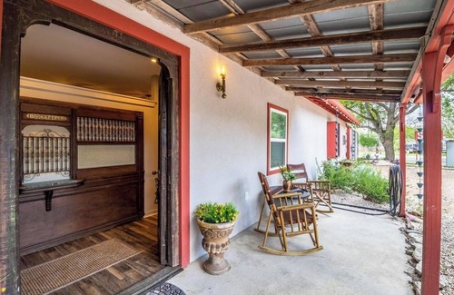 Comfort House | Art Deco Escape: The Bank Vault Casita