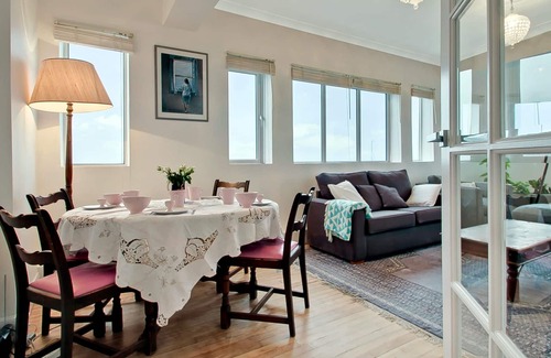 Saltdean Apartment | Art Deco Flat With Uninterrupted Sea Views for 4 guests - 2 beds