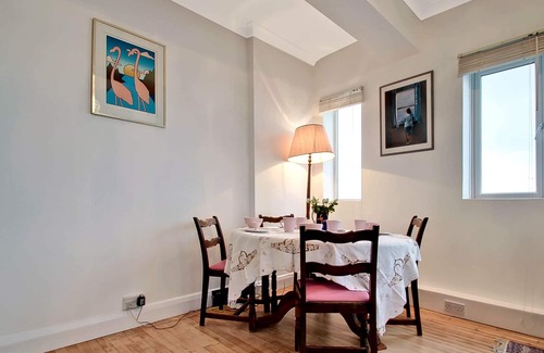 Saltdean Apartment | Art Deco Flat With Uninterrupted Sea Views for 4 guests - 2 beds