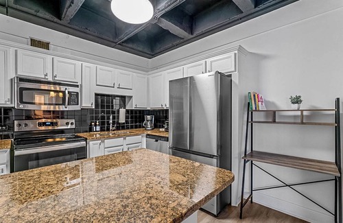 Brookhaven Apartment | Art Deco-Inspired Apartment Getaway in Buckhead
