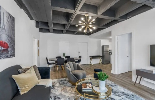 Brookhaven Apartment | Art Deco-Inspired Apartment Getaway in Buckhead