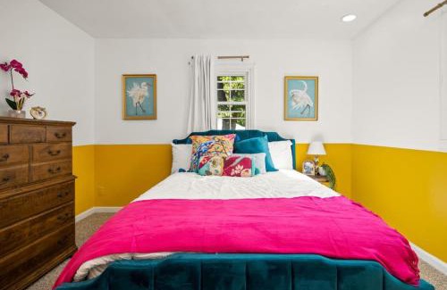 Peoria Heights House | Art Deco Oasis A Stylish Retreat