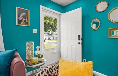 Peoria Heights House | Art Deco Oasis A Stylish Retreat
