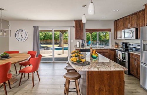 Liberty Square House | Art Deco Oasis: Vintage Charm, Pool, Firepit, BBQ