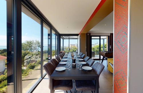 Donville-les-Bains Villa | Art Deco villa facing the sea with fireplace, SPA, Billiards and Table football!