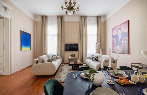 Belvaros - Lipotvaros Apartment | Art House Bold Luxe 3BR Grand Views by Danube