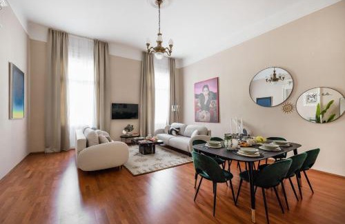 Belvaros - Lipotvaros Apartment | Art House Bold Luxe 3BR Grand Views by Danube