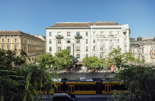 Belvaros - Lipotvaros Apartment | Art House Bold Luxe 3BR Grand Views by Danube