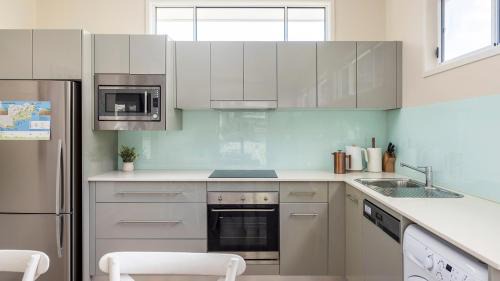 Shoal Bay House | Art House Shoal Bay