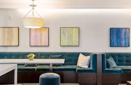Carver City - Lincoln Gardens Apartment | Art-inspired 1Bd apartment with pool 5min Airport