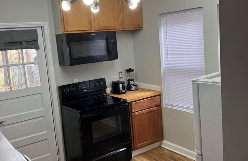 Cedar Rapids House | Art Pennington 4-bedroom house with WiFi in Cedar Rapids NewBo/Czech Village