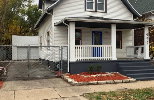 Cedar Rapids House | Art Pennington 4-bedroom house with WiFi in Cedar Rapids NewBo/Czech Village
