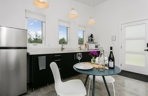 Fredericksburg Cottage | Art Ranch: Goldsworthy | Hill Country Getaway, Gas Grill, Art Classes Onsite