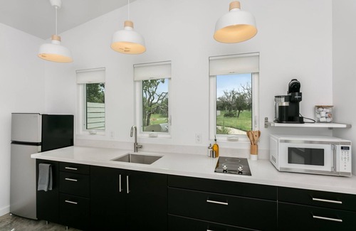 Fredericksburg Cottage | Art Ranch: Goldsworthy | Hill Country Getaway, Gas Grill, Art Classes Onsite