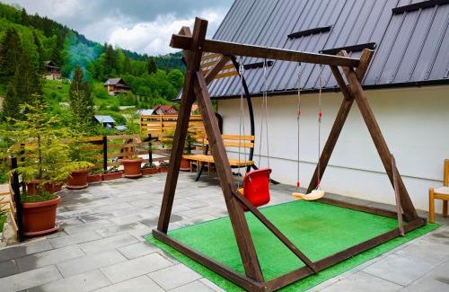 Pejë Ski Chalet | Art Resort