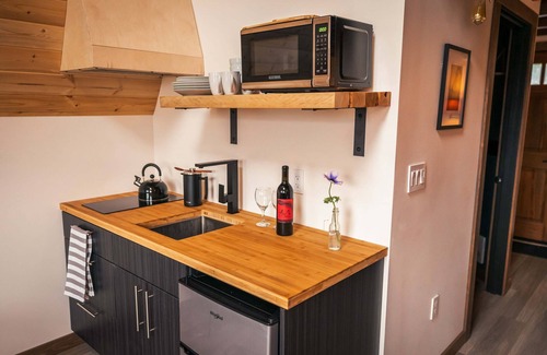 Stevenson Cabin | ArtBliss II: Luxe Cabin, River Views, Cozy Firepit